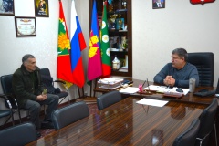 🌟 В администрации Ванновского сельского поселения прошёл прием граждан, который провел глава поселения Александр Николаевич Трубицын! 🤝