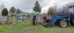 Продолжаем наведение порядка на территории кладбищ поселения